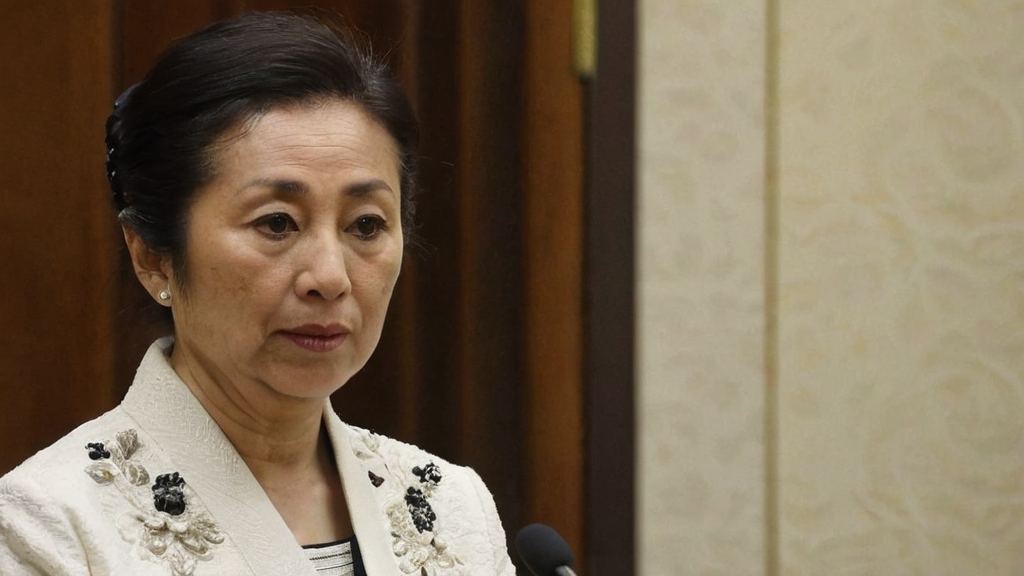 幕后黑手策划捉迷藏笑料不断郑伊健梁咏琪日本接吻引发热议娱乐圈风云揭秘