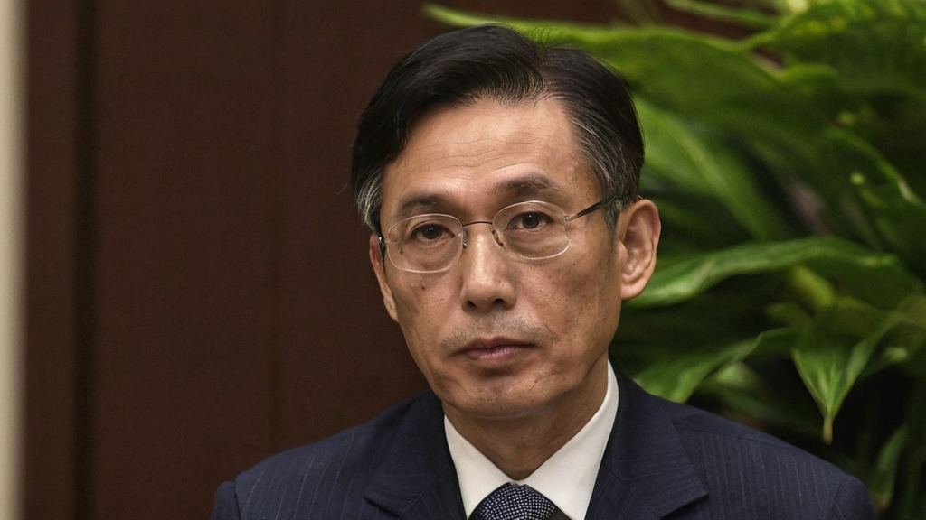 最近有一对明星公司辟谣传闻引发热议，圈中不可或缺的八卦背后真相令人深思